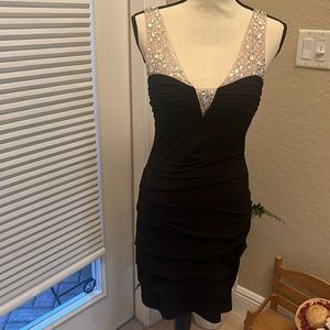 Little black formal dress that will turn every head  toward u it says size 7
